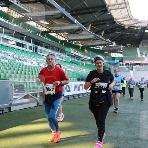 06.10.2024 - 19. swb-Marathon Bremen Yannick Fuchs http://msf.ph/oto/7361359 06.10.2024 10:42:40 Laufen im Stadion 7069, 7096, 7097, 7174, 7291, 7422, 7426, 7483, 7497, 7676, 7795, 8087, 8262, 8280, 8281, 8284, 8299, 8307, 8484, 8487, 8669, 8692, 8706, 8882, 8886, 8887, 8942, 8963, 8976, 9998 meine-sportfotos.de