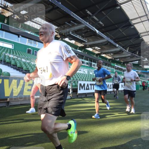 06.10.2024 - 19. swb-Marathon Bremen Yannick Fuchs http://msf.ph/oto/7361363 06.10.2024 10:28:25 Laufen im Stadion 7025, 7041, 7086, 7094, 7095, 7195, 7216, 7217, 7218, 7364, 7402, 7464, 7501, 7511, 7521, 7526, 7538, 7541, 7568, 7569, 7697, 7897, 7965, 8067, 8173, 8251, 8261, 8323, 8334, 8374, 8403, 8405, 8411, 8456, 8488, 8498, 8526, 8551, 8569, 8711, 8833, 8877, 8891, 8966, 8968, 8991, 9040, 9060 meine-sportfotos.de