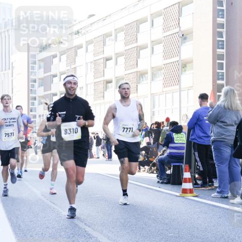 06.10.2024 - 19. swb-Marathon Bremen Matties Gatica Varas http://msf.ph/oto/7361379 06.10.2024 10:39:30 Laufen 7571, 8310, 7771 meine-sportfotos.de