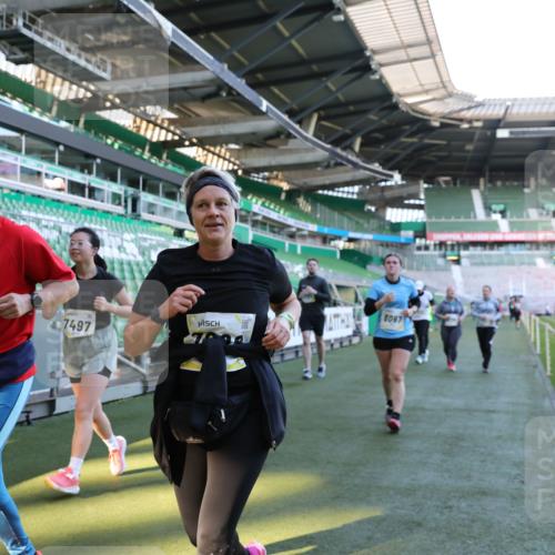 06.10.2024 - 19. swb-Marathon Bremen Yannick Fuchs http://msf.ph/oto/7361405 06.10.2024 10:42:40 Laufen im Stadion 7069, 7096, 7097, 7174, 7291, 7422, 7426, 7483, 7497, 7676, 7795, 8087, 8262, 8280, 8281, 8284, 8299, 8307, 8484, 8487, 8669, 8692, 8706, 8882, 8886, 8887, 8942, 8963, 8976, 9998 meine-sportfotos.de