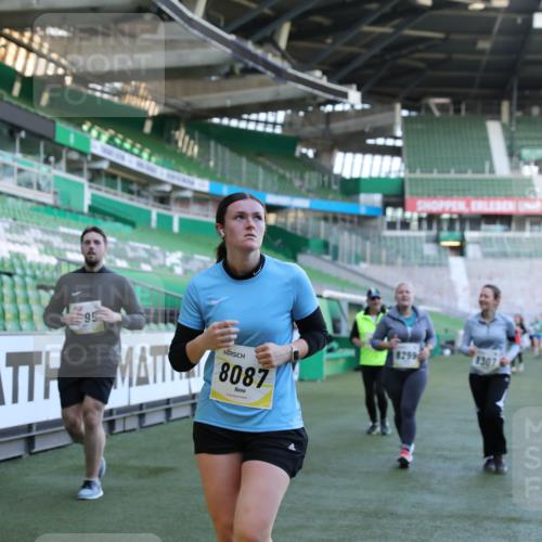 06.10.2024 - 19. swb-Marathon Bremen Yannick Fuchs http://msf.ph/oto/7361422 06.10.2024 10:42:42 Laufen im Stadion 7069, 7096, 7097, 7174, 7291, 7422, 7426, 7497, 7676, 7795, 8087, 8262, 8280, 8281, 8284, 8299, 8307, 8484, 8487, 8669, 8692, 8706, 8882, 8886, 8887, 8942, 8963, 8976, 9998 meine-sportfotos.de