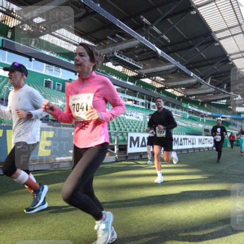 06.10.2024 - 19. swb-Marathon Bremen Yannick Fuchs http://msf.ph/oto/7361425 06.10.2024 10:28:33 Laufen im Stadion 7025, 7041, 7086, 7195, 7216, 7217, 7218, 7296, 7402, 7501, 7511, 7521, 7526, 7538, 7541, 7568, 7569, 7697, 7776, 7827, 7897, 7940, 7965, 8067, 8251, 8261, 8306, 8323, 8334, 8374, 8403, 8405, 8411, 8419, 8488, 8498, 8526, 8536, 8551, 8566, 8569, 8665, 8833, 8877, 8891, 8966, 8968, 8990, 8991, 9040, 9060 meine-sportfotos.de