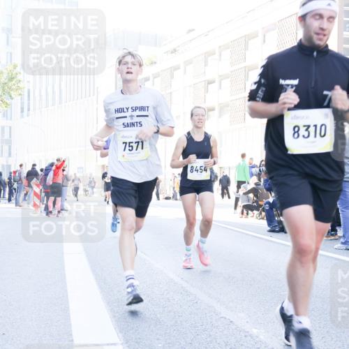 06.10.2024 - 19. swb-Marathon Bremen Matties Gatica Varas http://msf.ph/oto/7361426 06.10.2024 10:39:31 Laufen 7571, 8454, 8310 meine-sportfotos.de