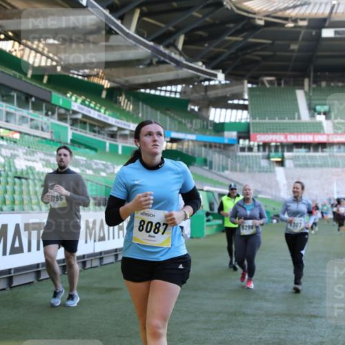 06.10.2024 - 19. swb-Marathon Bremen Yannick Fuchs http://msf.ph/oto/7361427 06.10.2024 10:42:42 Laufen im Stadion 7069, 7096, 7097, 7174, 7291, 7422, 7426, 7497, 7676, 7795, 8087, 8262, 8280, 8281, 8284, 8299, 8307, 8484, 8487, 8669, 8692, 8706, 8882, 8886, 8887, 8942, 8963, 8976, 9998 meine-sportfotos.de