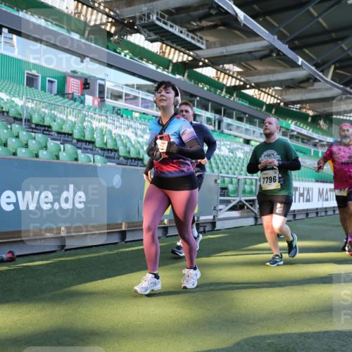06.10.2024 - 19. swb-Marathon Bremen Yannick Fuchs http://msf.ph/oto/7361438 06.10.2024 10:40:02 Laufen im Stadion 7010, 7151, 7304, 7322, 7347, 7519, 7525, 7624, 7695, 7707, 7796, 7799, 7913, 7922, 7960, 8110, 8127, 8249, 8279, 8375, 8505, 8632, 8743, 8773, 8850, 8873, 8909, 8910, 8911, 9098, 9101, 9111 meine-sportfotos.de