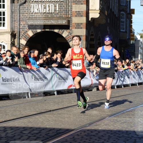 06.10.2024 - 19. swb-Marathon Bremen Strokosch-Dieckow http://msf.ph/oto/7361440 06.10.2024 10:34:03 Ziel 8423, 8750, 8938 meine-sportfotos.de