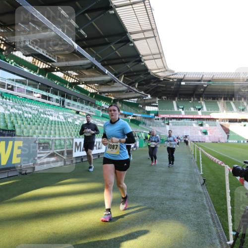 06.10.2024 - 19. swb-Marathon Bremen Yannick Fuchs http://msf.ph/oto/7361446 06.10.2024 10:42:42 Laufen im Stadion 7069, 7096, 7097, 7174, 7291, 7422, 7426, 7497, 7676, 7795, 8087, 8262, 8280, 8281, 8284, 8299, 8307, 8484, 8487, 8669, 8692, 8706, 8882, 8886, 8887, 8942, 8963, 8976, 9998 meine-sportfotos.de