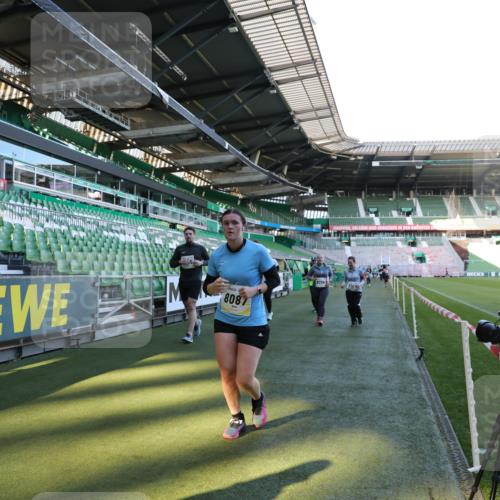06.10.2024 - 19. swb-Marathon Bremen Yannick Fuchs http://msf.ph/oto/7361452 06.10.2024 10:42:43 Laufen im Stadion 7069, 7096, 7097, 7174, 7422, 7426, 7497, 7676, 7795, 8087, 8262, 8280, 8281, 8284, 8299, 8307, 8484, 8487, 8669, 8692, 8706, 8882, 8886, 8887, 8942, 8963, 8976, 9998 meine-sportfotos.de