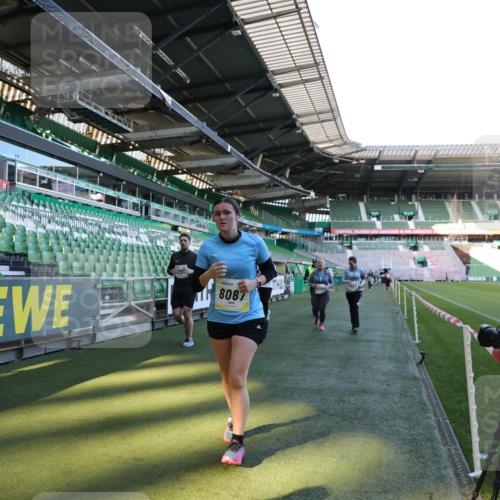 06.10.2024 - 19. swb-Marathon Bremen Yannick Fuchs http://msf.ph/oto/7361457 06.10.2024 10:42:43 Laufen im Stadion 7069, 7096, 7097, 7174, 7422, 7426, 7497, 7676, 7795, 8087, 8262, 8280, 8281, 8284, 8299, 8307, 8484, 8487, 8669, 8692, 8706, 8882, 8886, 8887, 8942, 8963, 8976, 9998 meine-sportfotos.de