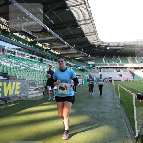 06.10.2024 - 19. swb-Marathon Bremen Yannick Fuchs http://msf.ph/oto/7361462 06.10.2024 10:42:43 Laufen im Stadion 7069, 7096, 7097, 7174, 7422, 7426, 7497, 7676, 7795, 8087, 8262, 8280, 8281, 8284, 8299, 8307, 8484, 8487, 8669, 8692, 8706, 8882, 8886, 8887, 8942, 8963, 8976, 9998 meine-sportfotos.de