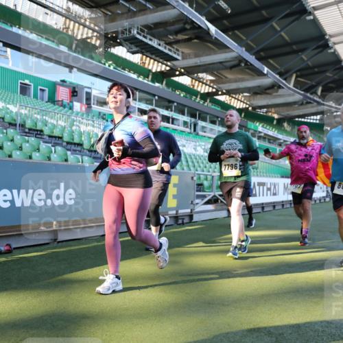 06.10.2024 - 19. swb-Marathon Bremen Yannick Fuchs http://msf.ph/oto/7361469 06.10.2024 10:40:02 Laufen im Stadion 7010, 7151, 7304, 7322, 7347, 7519, 7525, 7624, 7695, 7707, 7796, 7799, 7913, 7922, 7960, 8110, 8127, 8249, 8279, 8375, 8505, 8632, 8743, 8773, 8850, 8873, 8909, 8910, 8911, 9098, 9101, 9111 meine-sportfotos.de