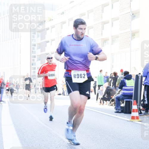 06.10.2024 - 19. swb-Marathon Bremen Matties Gatica Varas http://msf.ph/oto/7361470 06.10.2024 10:39:33 Laufen 7141, 19, 2, 8806, 8962 meine-sportfotos.de