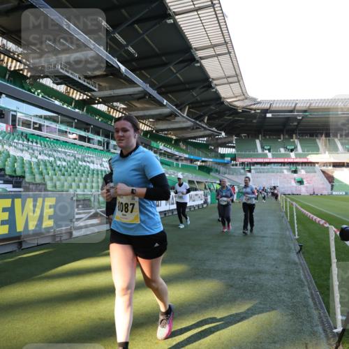 06.10.2024 - 19. swb-Marathon Bremen Yannick Fuchs http://msf.ph/oto/7361490 06.10.2024 10:42:43 Laufen im Stadion 7069, 7096, 7097, 7174, 7422, 7426, 7497, 7676, 7795, 8087, 8262, 8280, 8281, 8284, 8299, 8307, 8484, 8487, 8669, 8692, 8706, 8882, 8886, 8887, 8942, 8963, 8976, 9998 meine-sportfotos.de