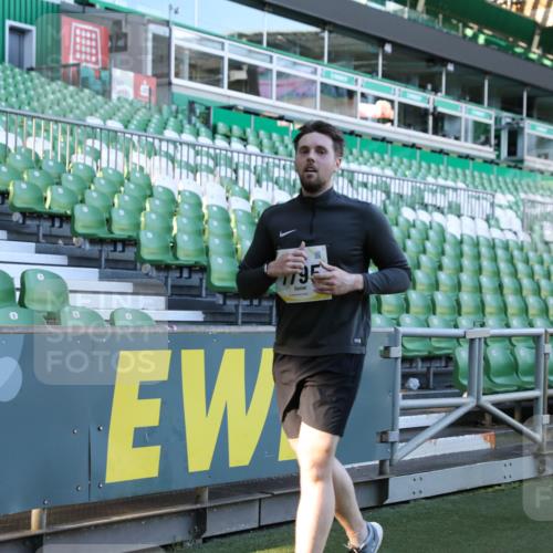 06.10.2024 - 19. swb-Marathon Bremen Yannick Fuchs http://msf.ph/oto/7361497 06.10.2024 10:42:44 Laufen im Stadion 7069, 7096, 7097, 7174, 7422, 7426, 7497, 7795, 8087, 8262, 8280, 8281, 8284, 8299, 8307, 8484, 8487, 8669, 8692, 8706, 8882, 8886, 8887, 8942, 8963, 8976, 9998 meine-sportfotos.de