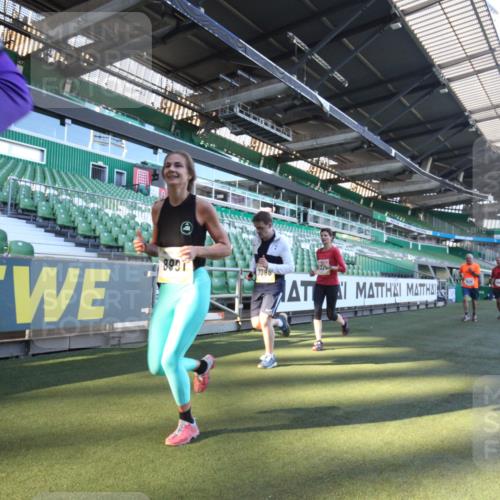 06.10.2024 - 19. swb-Marathon Bremen Yannick Fuchs http://msf.ph/oto/7361499 06.10.2024 10:28:37 Laufen im Stadion 7025, 7041, 7086, 7195, 7216, 7217, 7218, 7296, 7402, 7501, 7511, 7521, 7526, 7538, 7541, 7568, 7569, 7697, 7776, 7827, 7897, 7940, 7965, 8067, 8251, 8261, 8306, 8323, 8334, 8374, 8411, 8419, 8488, 8498, 8526, 8536, 8551, 8566, 8569, 8665, 8819, 8833, 8877, 8891, 8966, 8968, 8990, 8991, 9038, 9060, 9080 meine-sportfotos.de