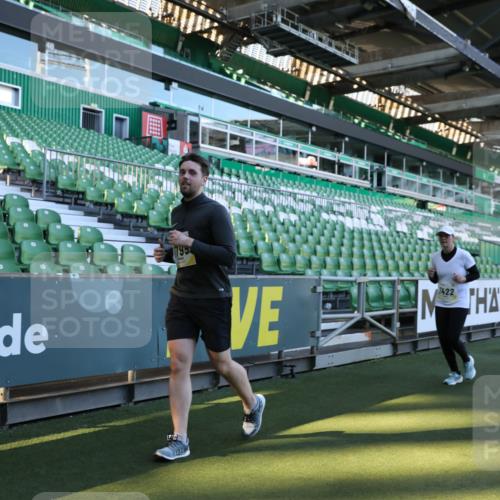 06.10.2024 - 19. swb-Marathon Bremen Yannick Fuchs http://msf.ph/oto/7361528 06.10.2024 10:42:45 Laufen im Stadion 7069, 7096, 7097, 7174, 7422, 7426, 7497, 7795, 8087, 8262, 8280, 8281, 8284, 8299, 8307, 8484, 8487, 8669, 8692, 8882, 8886, 8887, 8942, 8963, 8976, 9998 meine-sportfotos.de