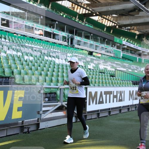 06.10.2024 - 19. swb-Marathon Bremen Yannick Fuchs http://msf.ph/oto/7361534 06.10.2024 10:42:45 Laufen im Stadion 7069, 7096, 7097, 7174, 7422, 7426, 7497, 7795, 8087, 8262, 8280, 8281, 8284, 8299, 8307, 8484, 8487, 8669, 8692, 8882, 8886, 8887, 8942, 8963, 8976, 9998 meine-sportfotos.de