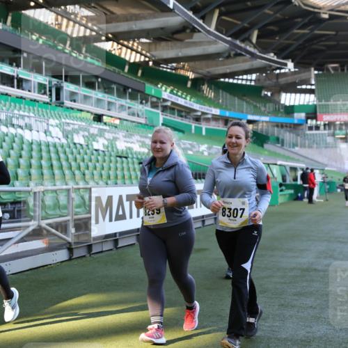 06.10.2024 - 19. swb-Marathon Bremen Yannick Fuchs http://msf.ph/oto/7361574 06.10.2024 10:42:46 Laufen im Stadion 7069, 7096, 7097, 7174, 7422, 7426, 7497, 7795, 7859, 8087, 8243, 8262, 8280, 8281, 8284, 8299, 8307, 8484, 8487, 8669, 8692, 8882, 8886, 8887, 8942, 8963, 8976, 9998 meine-sportfotos.de