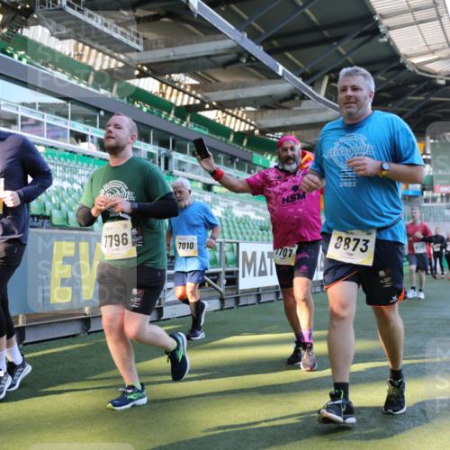 06.10.2024 - 19. swb-Marathon Bremen Yannick Fuchs http://msf.ph/oto/7361578 06.10.2024 10:40:03 Laufen im Stadion 7010, 7151, 7304, 7322, 7347, 7519, 7525, 7624, 7695, 7707, 7796, 7799, 7913, 7922, 8110, 8127, 8249, 8279, 8375, 8505, 8632, 8743, 8773, 8808, 8850, 8873, 8909, 8910, 8911, 9098, 9101, 9111 meine-sportfotos.de