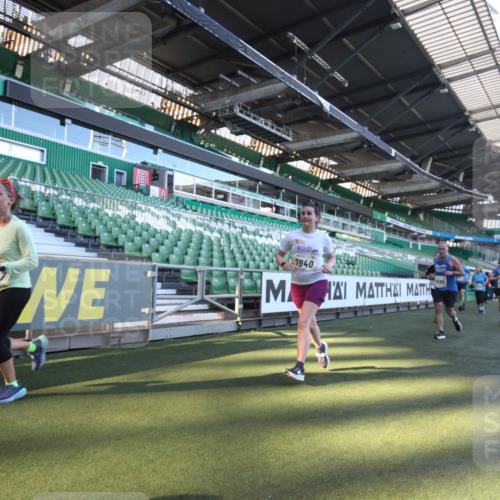 06.10.2024 - 19. swb-Marathon Bremen Yannick Fuchs http://msf.ph/oto/7361584 06.10.2024 10:28:47 Laufen im Stadion 7041, 7086, 7099, 7216, 7217, 7218, 7296, 7402, 7511, 7521, 7526, 7541, 7568, 7569, 7590, 7671, 7697, 7776, 7827, 7897, 7940, 8018, 8067, 8244, 8251, 8306, 8323, 8334, 8336, 8419, 8443, 8488, 8526, 8536, 8566, 8665, 8819, 8833, 8877, 8965, 8966, 8968, 8990, 8991, 9014, 9038, 9080 meine-sportfotos.de