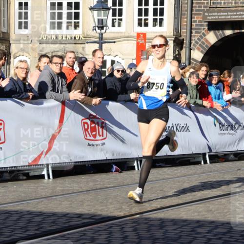 06.10.2024 - 19. swb-Marathon Bremen Strokosch-Dieckow http://msf.ph/oto/7361602 06.10.2024 10:34:08 Ziel 8750 meine-sportfotos.de