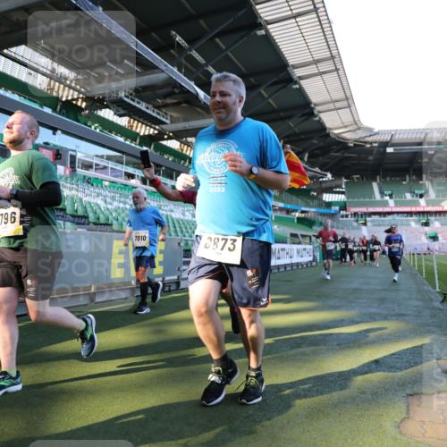 06.10.2024 - 19. swb-Marathon Bremen Yannick Fuchs http://msf.ph/oto/7361608 06.10.2024 10:40:03 Laufen im Stadion 7010, 7151, 7304, 7322, 7347, 7519, 7525, 7624, 7695, 7707, 7796, 7799, 7913, 7922, 8110, 8127, 8249, 8279, 8375, 8505, 8632, 8743, 8773, 8808, 8850, 8873, 8909, 8910, 8911, 9098, 9101, 9111 meine-sportfotos.de