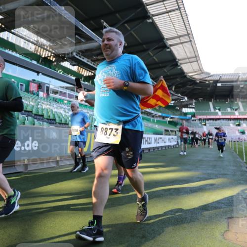 06.10.2024 - 19. swb-Marathon Bremen Yannick Fuchs http://msf.ph/oto/7361617 06.10.2024 10:40:03 Laufen im Stadion 7010, 7151, 7304, 7322, 7347, 7519, 7525, 7624, 7695, 7707, 7796, 7799, 7913, 7922, 8110, 8127, 8249, 8279, 8375, 8505, 8632, 8743, 8773, 8808, 8850, 8873, 8909, 8910, 8911, 9098, 9101, 9111 meine-sportfotos.de