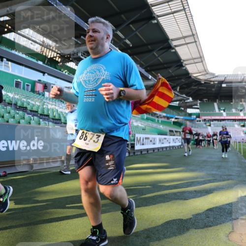 06.10.2024 - 19. swb-Marathon Bremen Yannick Fuchs http://msf.ph/oto/7361621 06.10.2024 10:40:04 Laufen im Stadion 7010, 7145, 7151, 7304, 7322, 7347, 7519, 7525, 7624, 7695, 7707, 7796, 7799, 7913, 7922, 8110, 8127, 8249, 8279, 8375, 8505, 8632, 8743, 8773, 8808, 8850, 8873, 8909, 8910, 8911, 9098, 9101, 9111 meine-sportfotos.de