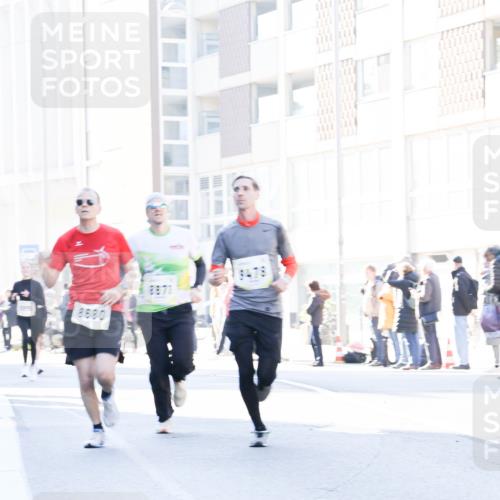 06.10.2024 - 19. swb-Marathon Bremen Matties Gatica Varas http://msf.ph/oto/7361667 06.10.2024 10:39:39 Laufen 8680, 8671, 8478 meine-sportfotos.de
