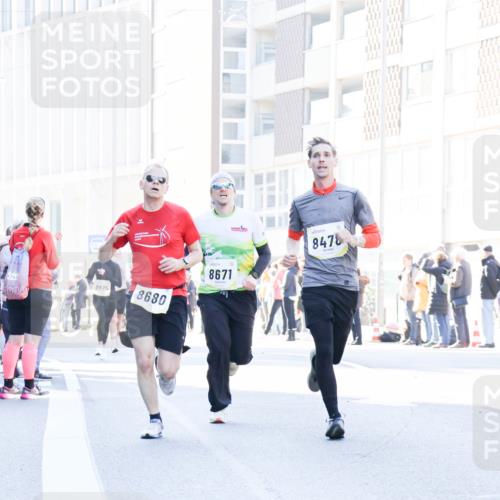 06.10.2024 - 19. swb-Marathon Bremen Matties Gatica Varas http://msf.ph/oto/7361688 06.10.2024 10:39:40 Laufen 0343, 8975, 8680, 8671, 8478 meine-sportfotos.de