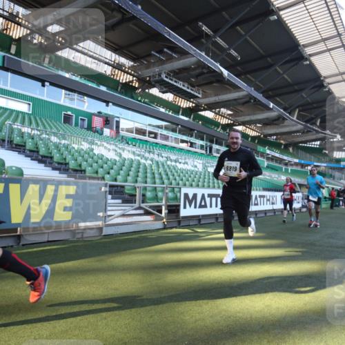 06.10.2024 - 19. swb-Marathon Bremen Yannick Fuchs http://msf.ph/oto/7361692 06.10.2024 10:28:55 Laufen im Stadion 7041, 7086, 7099, 7218, 7290, 7296, 7511, 7521, 7526, 7590, 7671, 7683, 7697, 7776, 7825, 7827, 7897, 7940, 8018, 8067, 8157, 8244, 8251, 8252, 8306, 8323, 8334, 8336, 8419, 8443, 8461, 8488, 8536, 8566, 8596, 8604, 8665, 8819, 8828, 8833, 8843, 8965, 8968, 8990, 8991, 9014, 9038, 9080, 9106 meine-sportfotos.de