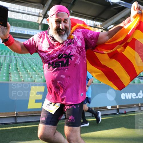 06.10.2024 - 19. swb-Marathon Bremen Yannick Fuchs http://msf.ph/oto/7361697 06.10.2024 10:40:05 Laufen im Stadion 7010, 7145, 7304, 7322, 7347, 7519, 7525, 7624, 7695, 7707, 7796, 7799, 7913, 7922, 8127, 8249, 8279, 8375, 8505, 8632, 8743, 8773, 8808, 8850, 8873, 8909, 8910, 8911, 9098, 9101, 9111 meine-sportfotos.de