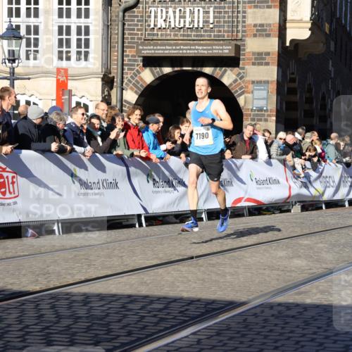 06.10.2024 - 19. swb-Marathon Bremen Strokosch-Dieckow http://msf.ph/oto/7361698 06.10.2024 10:34:25 Ziel 7190, 8531, 8655 meine-sportfotos.de