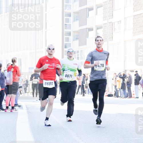 06.10.2024 - 19. swb-Marathon Bremen Matties Gatica Varas http://msf.ph/oto/7361713 06.10.2024 10:39:40 Laufen 8975, 8680, 8671, 8478 meine-sportfotos.de