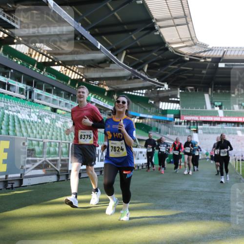 06.10.2024 - 19. swb-Marathon Bremen Yannick Fuchs http://msf.ph/oto/7361720 06.10.2024 10:40:07 Laufen im Stadion 7010, 7145, 7304, 7322, 7347, 7519, 7525, 7624, 7695, 7707, 7754, 7796, 7799, 7913, 7922, 8127, 8279, 8375, 8505, 8632, 8743, 8773, 8808, 8850, 8873, 8909, 8910, 8911, 9098, 9101, 9111 meine-sportfotos.de