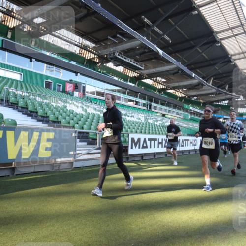 06.10.2024 - 19. swb-Marathon Bremen Yannick Fuchs http://msf.ph/oto/7361721 06.10.2024 10:29:00 Laufen im Stadion 7086, 7099, 7218, 7290, 7296, 7521, 7526, 7590, 7671, 7683, 7776, 7825, 7827, 7940, 8018, 8067, 8156, 8157, 8158, 8244, 8251, 8252, 8306, 8323, 8334, 8336, 8419, 8443, 8461, 8522, 8536, 8566, 8596, 8604, 8665, 8819, 8828, 8843, 8894, 8965, 8968, 8990, 8991, 9014, 9038, 9080, 9106 meine-sportfotos.de