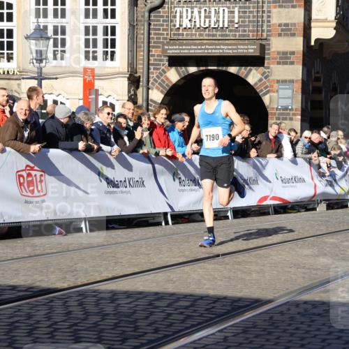 06.10.2024 - 19. swb-Marathon Bremen Strokosch-Dieckow http://msf.ph/oto/7361724 06.10.2024 10:34:25 Ziel 7190, 8531, 8655 meine-sportfotos.de