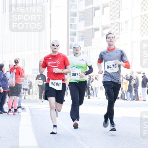 06.10.2024 - 19. swb-Marathon Bremen Matties Gatica Varas http://msf.ph/oto/7361725 06.10.2024 10:39:41 Laufen 6343, 8555, 8975, 8680, 8478, 8671 meine-sportfotos.de