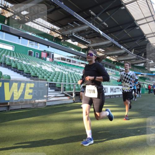 06.10.2024 - 19. swb-Marathon Bremen Yannick Fuchs http://msf.ph/oto/7361727 06.10.2024 10:29:01 Laufen im Stadion 7086, 7099, 7218, 7290, 7296, 7521, 7526, 7590, 7671, 7683, 7776, 7825, 7827, 7940, 8018, 8067, 8156, 8157, 8158, 8244, 8251, 8252, 8306, 8323, 8334, 8336, 8419, 8443, 8461, 8522, 8536, 8566, 8596, 8604, 8665, 8819, 8828, 8843, 8894, 8965, 8968, 8990, 9014, 9038, 9080, 9106 meine-sportfotos.de
