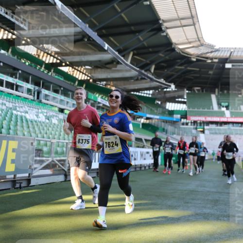 06.10.2024 - 19. swb-Marathon Bremen Yannick Fuchs http://msf.ph/oto/7361731 06.10.2024 10:40:07 Laufen im Stadion 7010, 7145, 7304, 7322, 7347, 7519, 7525, 7624, 7695, 7707, 7754, 7796, 7799, 7913, 7922, 8127, 8279, 8375, 8505, 8632, 8743, 8773, 8808, 8850, 8873, 8909, 8910, 8911, 9098, 9101, 9111 meine-sportfotos.de