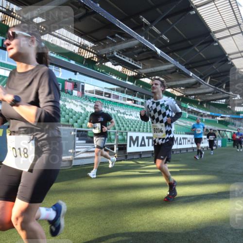 06.10.2024 - 19. swb-Marathon Bremen Yannick Fuchs http://msf.ph/oto/7361734 06.10.2024 10:29:01 Laufen im Stadion 7086, 7099, 7218, 7290, 7296, 7521, 7526, 7590, 7671, 7683, 7776, 7825, 7827, 7940, 8018, 8067, 8156, 8157, 8158, 8244, 8251, 8252, 8306, 8323, 8334, 8336, 8419, 8443, 8461, 8522, 8536, 8566, 8596, 8604, 8665, 8819, 8828, 8843, 8894, 8965, 8968, 8990, 9014, 9038, 9080, 9106 meine-sportfotos.de