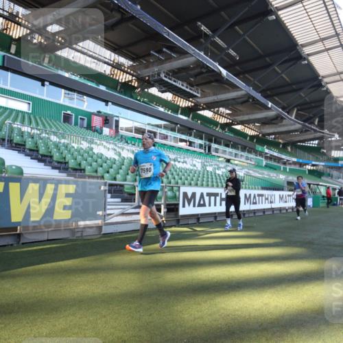 06.10.2024 - 19. swb-Marathon Bremen Yannick Fuchs http://msf.ph/oto/7361741 06.10.2024 10:29:04 Laufen im Stadion 7099, 7218, 7290, 7296, 7370, 7521, 7526, 7590, 7671, 7683, 7776, 7825, 7827, 7940, 8018, 8156, 8157, 8158, 8244, 8251, 8252, 8306, 8336, 8419, 8443, 8461, 8522, 8525, 8536, 8566, 8596, 8604, 8665, 8819, 8828, 8843, 8894, 8965, 8968, 8990, 9014, 9038, 9080, 9106 meine-sportfotos.de