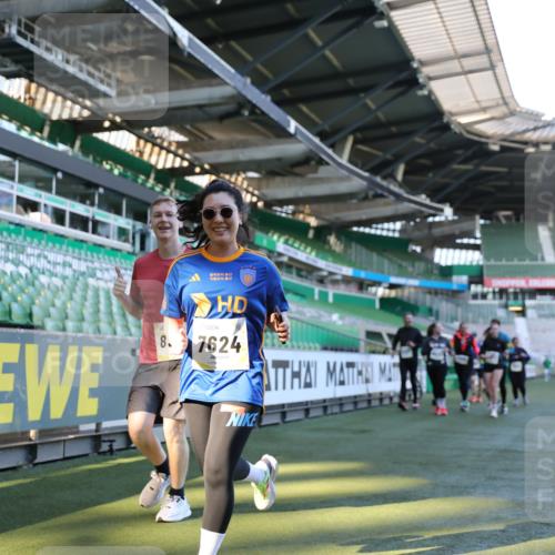 06.10.2024 - 19. swb-Marathon Bremen Yannick Fuchs http://msf.ph/oto/7361761 06.10.2024 10:40:07 Laufen im Stadion 7010, 7145, 7304, 7322, 7347, 7519, 7525, 7624, 7695, 7707, 7754, 7796, 7799, 7913, 7922, 8127, 8279, 8375, 8505, 8632, 8743, 8773, 8808, 8850, 8873, 8909, 8910, 8911, 9098, 9101, 9111 meine-sportfotos.de