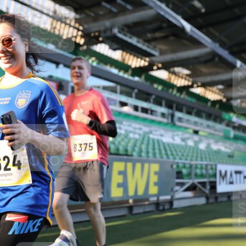 06.10.2024 - 19. swb-Marathon Bremen Yannick Fuchs http://msf.ph/oto/7361795 06.10.2024 10:40:08 Laufen im Stadion 7010, 7145, 7304, 7322, 7347, 7519, 7525, 7624, 7695, 7707, 7754, 7796, 7799, 7913, 7922, 8127, 8279, 8375, 8505, 8632, 8695, 8743, 8773, 8808, 8850, 8873, 8909, 8910, 8911, 9098, 9101, 9111 meine-sportfotos.de