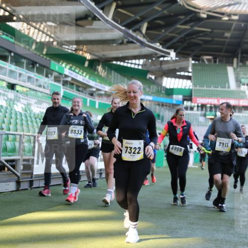 06.10.2024 - 19. swb-Marathon Bremen Yannick Fuchs http://msf.ph/oto/7361805 06.10.2024 10:40:11 Laufen im Stadion 7010, 7145, 7304, 7322, 7347, 7519, 7525, 7624, 7661, 7695, 7707, 7754, 7796, 7799, 7913, 8127, 8375, 8505, 8632, 8695, 8743, 8773, 8808, 8850, 8873, 8909, 8910, 8911, 9098, 9101, 9111 meine-sportfotos.de