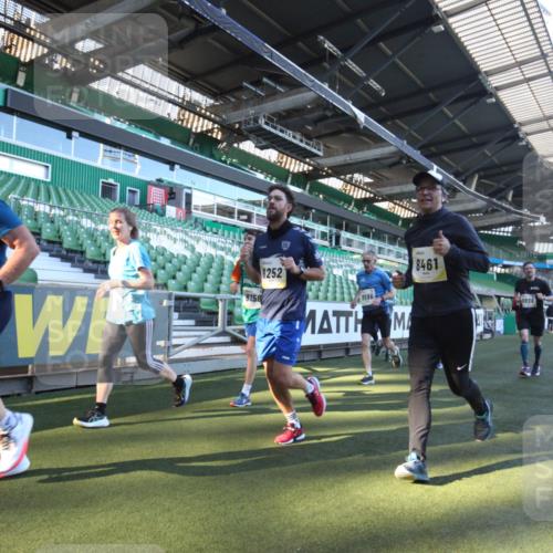 06.10.2024 - 19. swb-Marathon Bremen Yannick Fuchs http://msf.ph/oto/7361811 06.10.2024 10:29:14 Laufen im Stadion 7099, 7290, 7296, 7334, 7370, 7590, 7671, 7683, 7714, 7776, 7800, 7825, 7983, 7992, 8018, 8092, 8098, 8156, 8157, 8158, 8244, 8252, 8330, 8336, 8419, 8443, 8458, 8461, 8522, 8525, 8536, 8575, 8596, 8604, 8665, 8819, 8828, 8835, 8843, 8875, 8894, 8951, 8953, 8965, 9001, 9014, 9038, 9066, 9080, 9106 meine-sportfotos.de