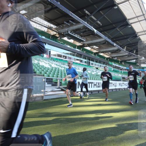 06.10.2024 - 19. swb-Marathon Bremen Yannick Fuchs http://msf.ph/oto/7361815 06.10.2024 10:29:14 Laufen im Stadion 7099, 7290, 7296, 7334, 7370, 7590, 7671, 7683, 7714, 7776, 7800, 7825, 7983, 7992, 8018, 8092, 8098, 8156, 8157, 8158, 8244, 8252, 8330, 8336, 8419, 8443, 8458, 8461, 8522, 8525, 8536, 8575, 8596, 8604, 8665, 8819, 8828, 8835, 8843, 8875, 8894, 8951, 8953, 8965, 9001, 9014, 9038, 9066, 9080, 9106 meine-sportfotos.de