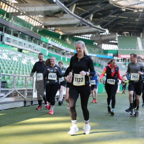 06.10.2024 - 19. swb-Marathon Bremen Yannick Fuchs http://msf.ph/oto/7361817 06.10.2024 10:40:11 Laufen im Stadion 7010, 7145, 7304, 7322, 7347, 7519, 7525, 7624, 7661, 7695, 7707, 7754, 7796, 7799, 7913, 8127, 8375, 8505, 8632, 8695, 8743, 8773, 8808, 8850, 8873, 8909, 8910, 8911, 9098, 9101, 9111 meine-sportfotos.de