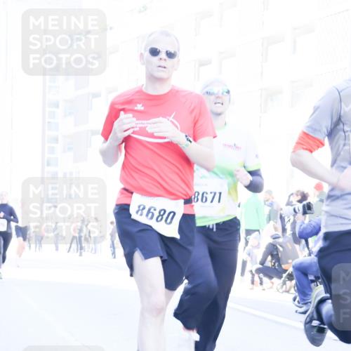 06.10.2024 - 19. swb-Marathon Bremen Matties Gatica Varas http://msf.ph/oto/7361818 06.10.2024 10:39:43 Laufen 975, 8680, 8671 meine-sportfotos.de