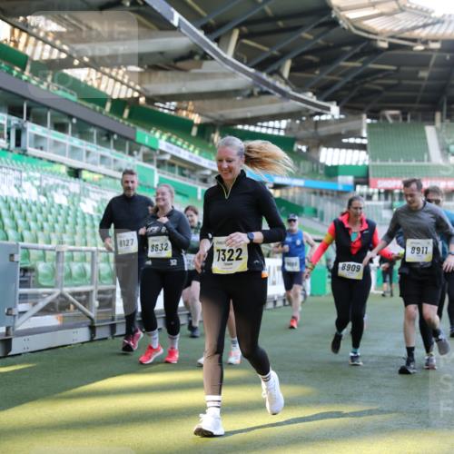 06.10.2024 - 19. swb-Marathon Bremen Yannick Fuchs http://msf.ph/oto/7361826 06.10.2024 10:40:11 Laufen im Stadion 7010, 7145, 7304, 7322, 7347, 7519, 7525, 7624, 7661, 7695, 7707, 7754, 7796, 7799, 7913, 8127, 8375, 8505, 8632, 8695, 8743, 8773, 8808, 8850, 8873, 8909, 8910, 8911, 9098, 9101, 9111 meine-sportfotos.de